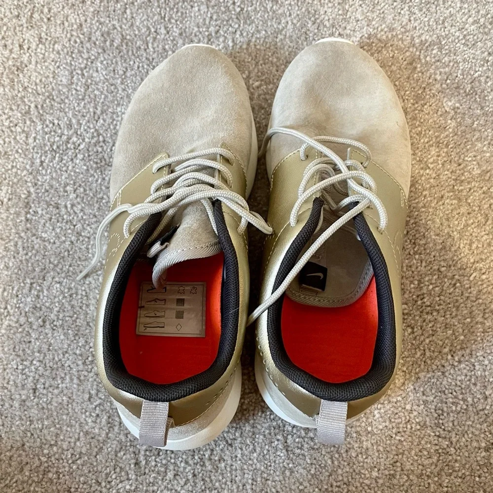 Nike Roche - Picture 2 of 3